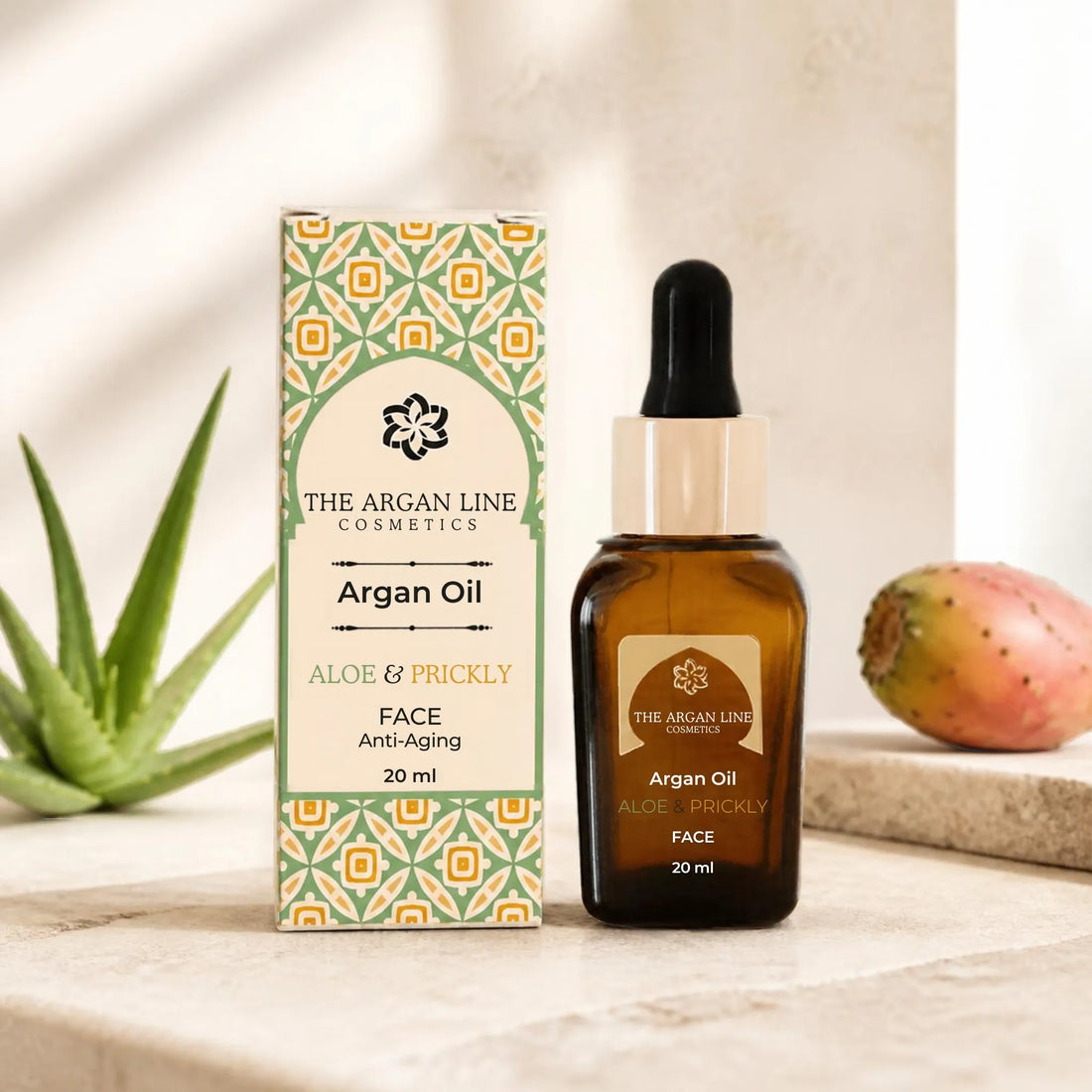 Stimmungsbild von The Argan Line für das Kaktusfeigenkernöl mit Arganöl in dunkler Glassflasche