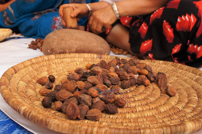 argan nüsse geknackt von den berber frauen